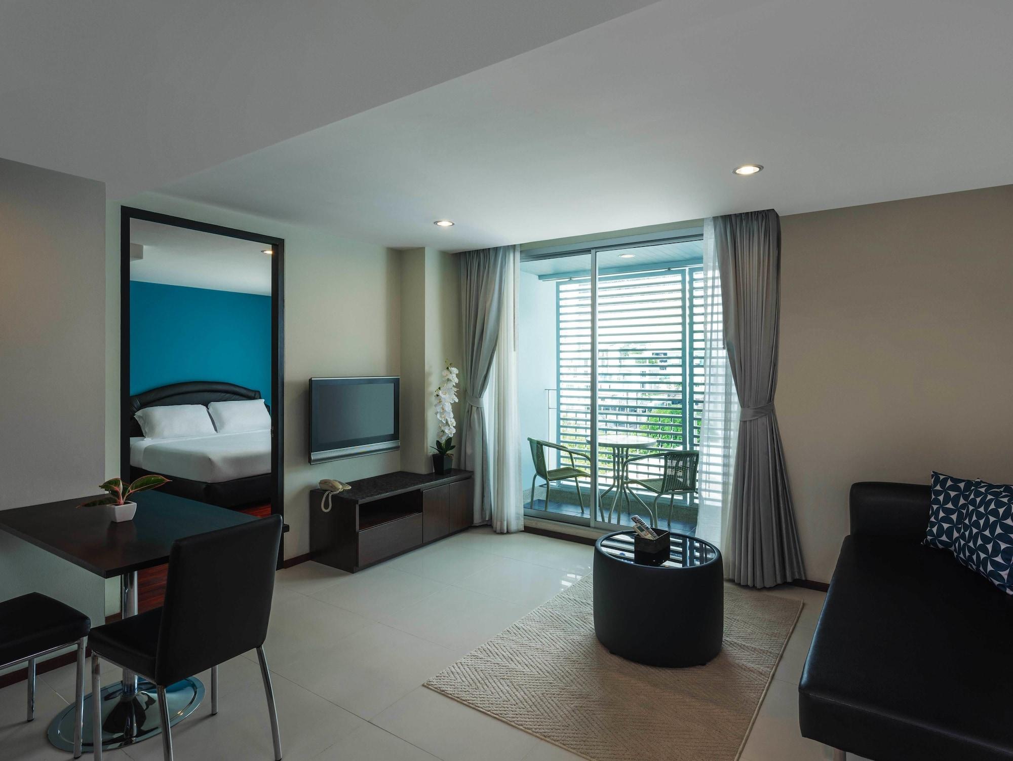 Silom Lofts Khách sạn 3*